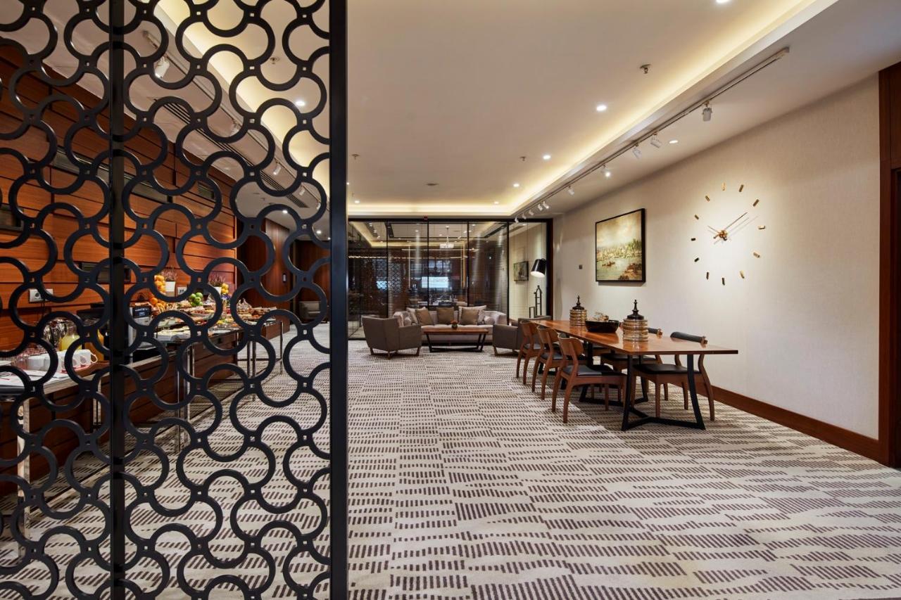 Moevenpick Istanbul Hotel Golden Horn Exterior photo The Club at Hong Kong International Airport