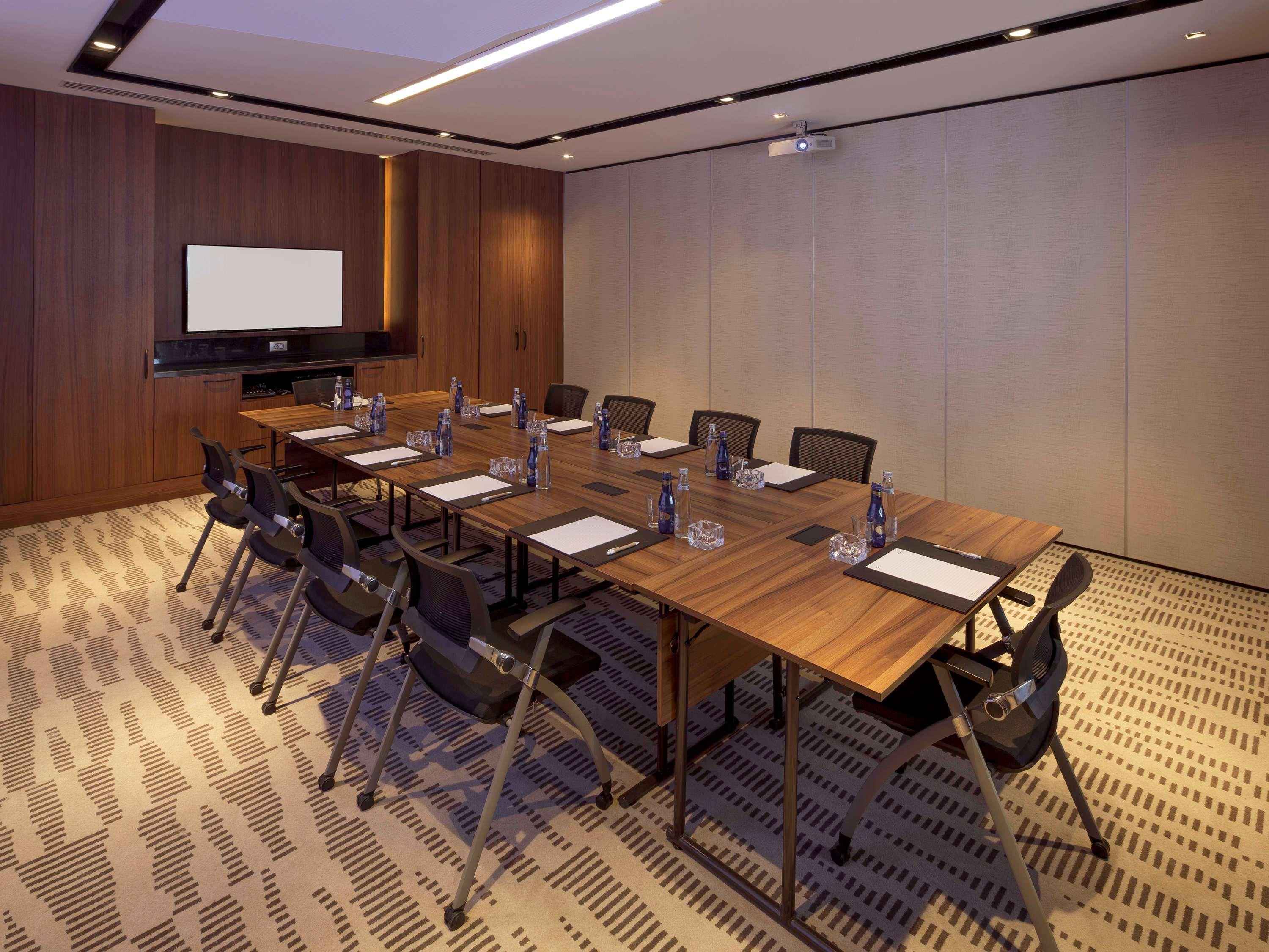 Moevenpick Istanbul Hotel Golden Horn Exterior photo Meeting room