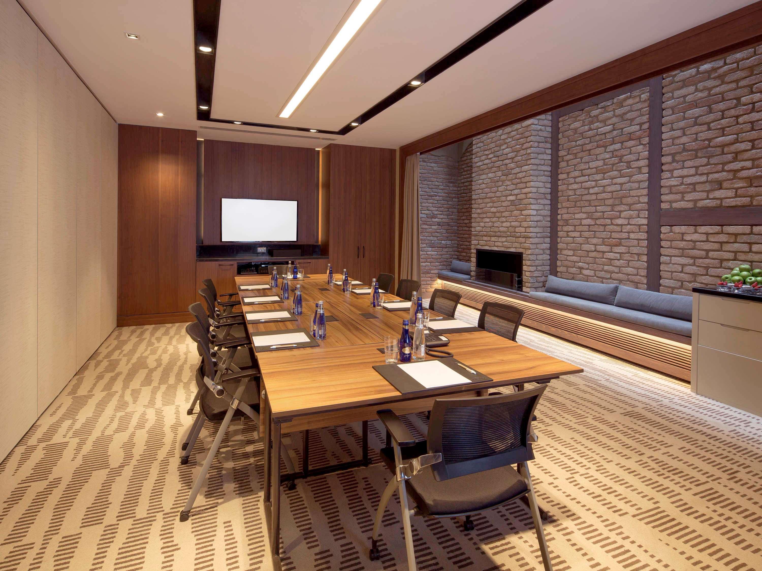 Moevenpick Istanbul Hotel Golden Horn Exterior photo Meeting room