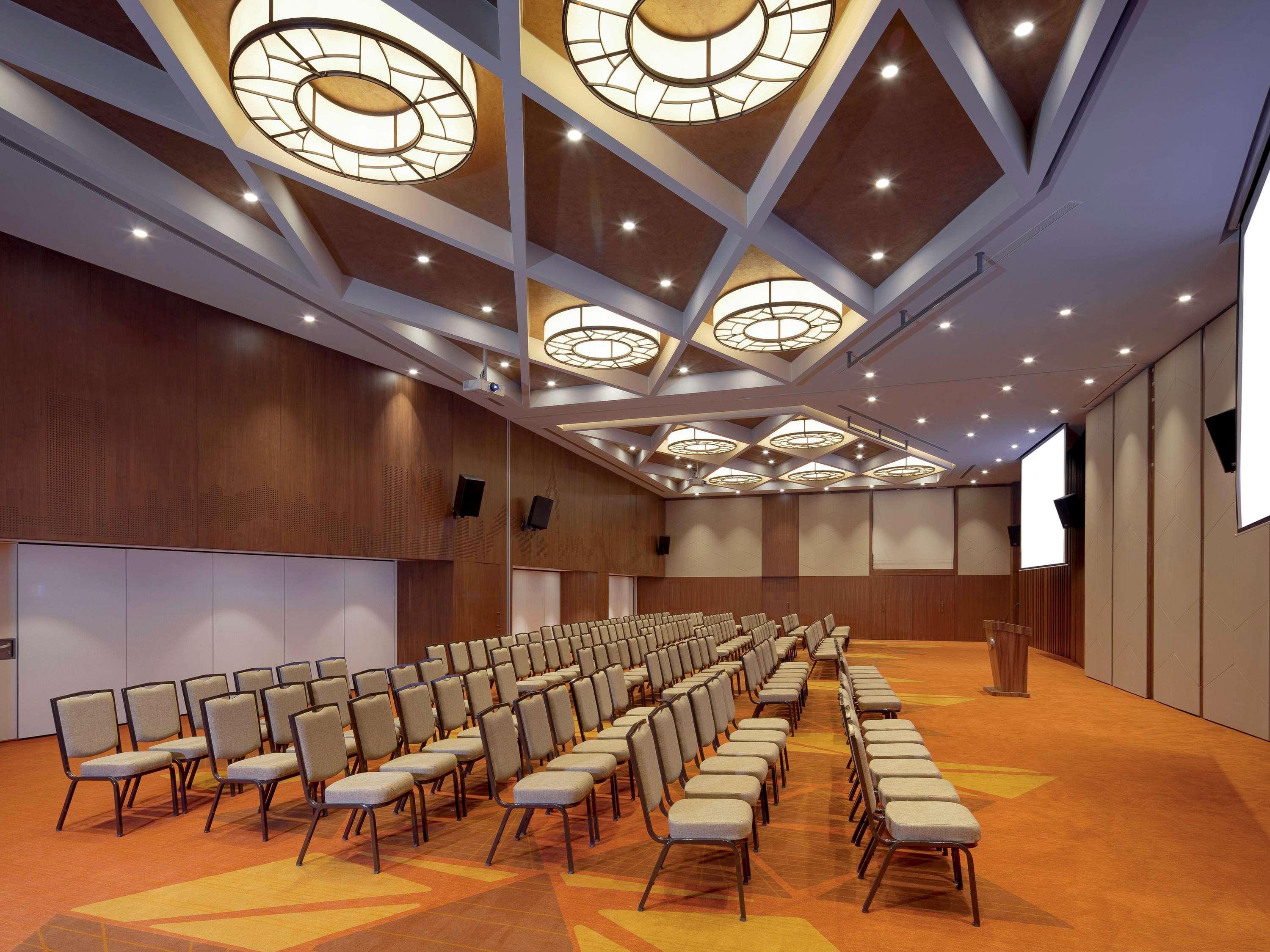 Moevenpick Istanbul Hotel Golden Horn Exterior photo The ballroom