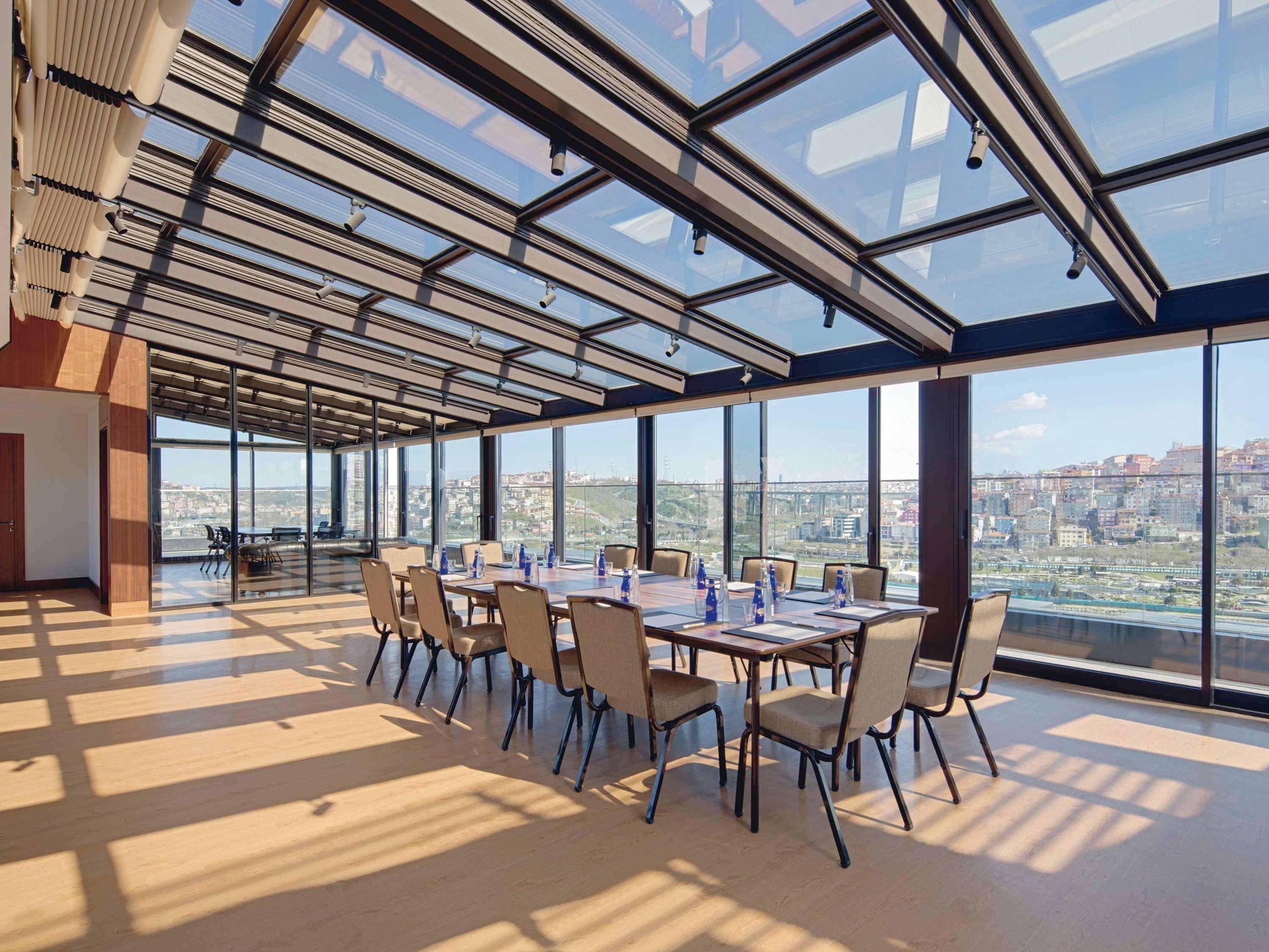 Moevenpick Istanbul Hotel Golden Horn Exterior photo The Skylight