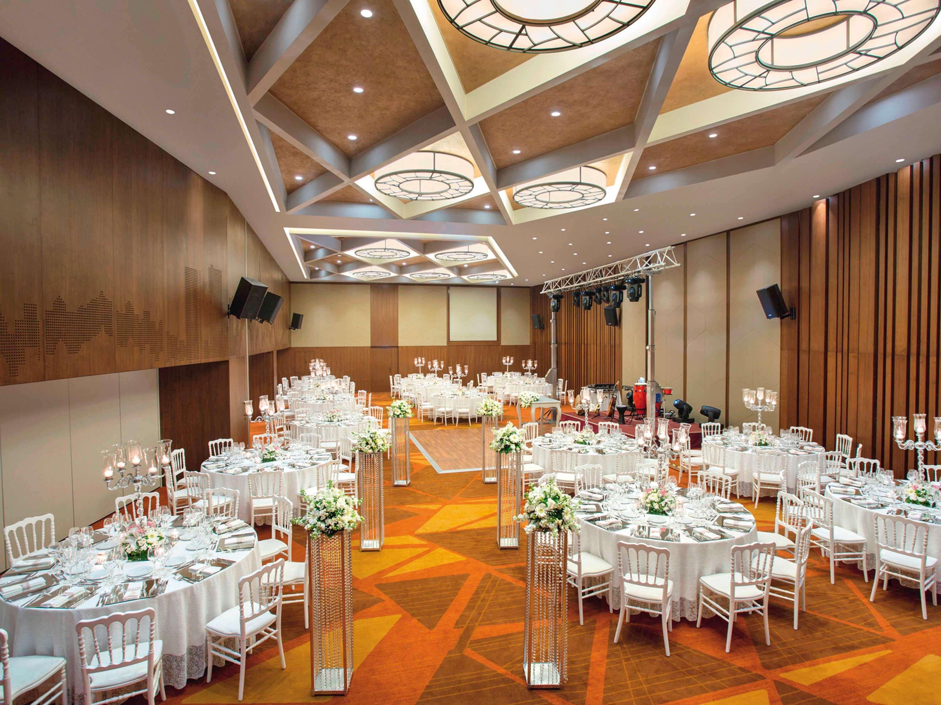 Moevenpick Istanbul Hotel Golden Horn Exterior photo The ballroom