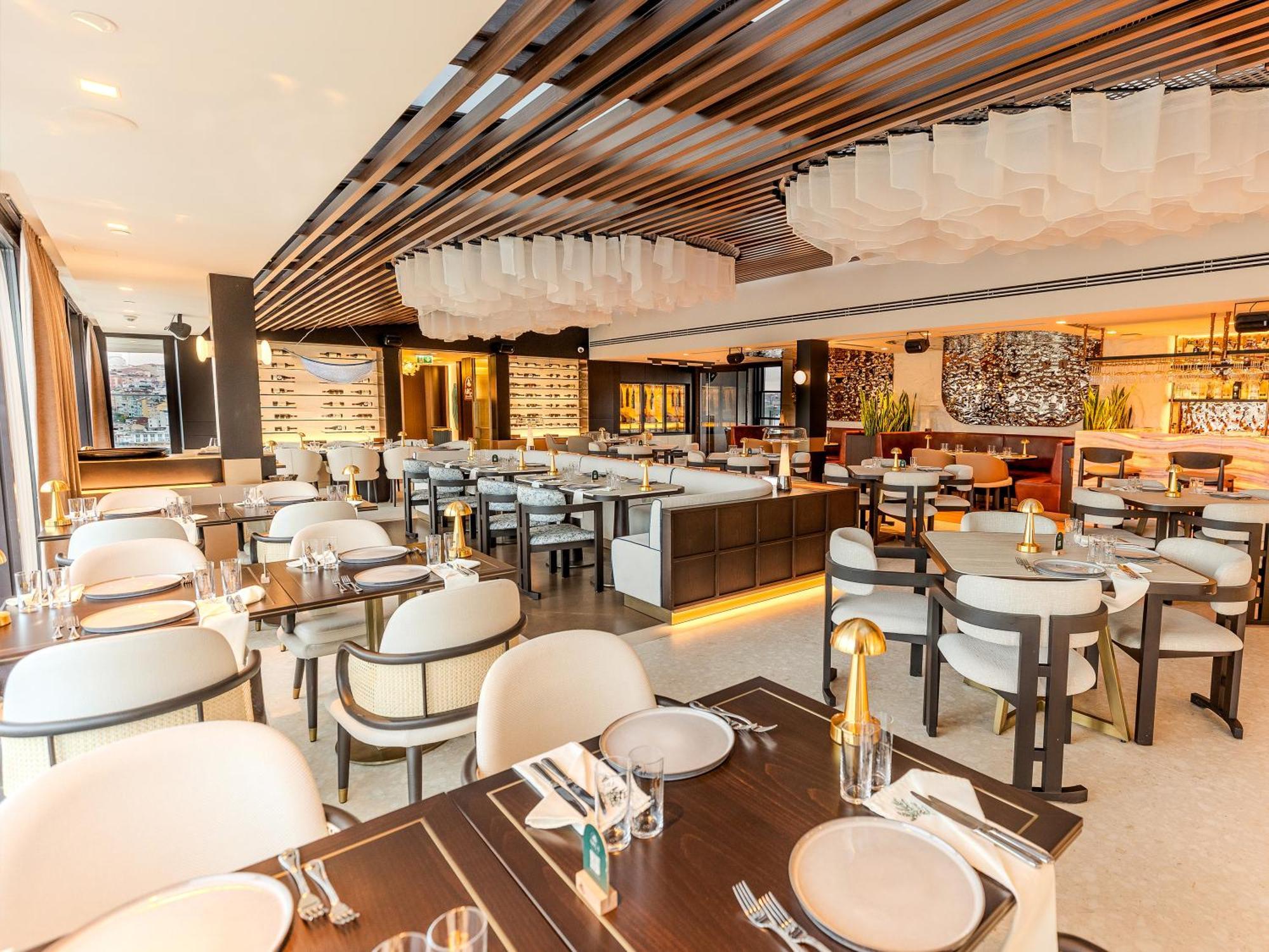 Moevenpick Istanbul Hotel Golden Horn Exterior photo The interior of the restaurant