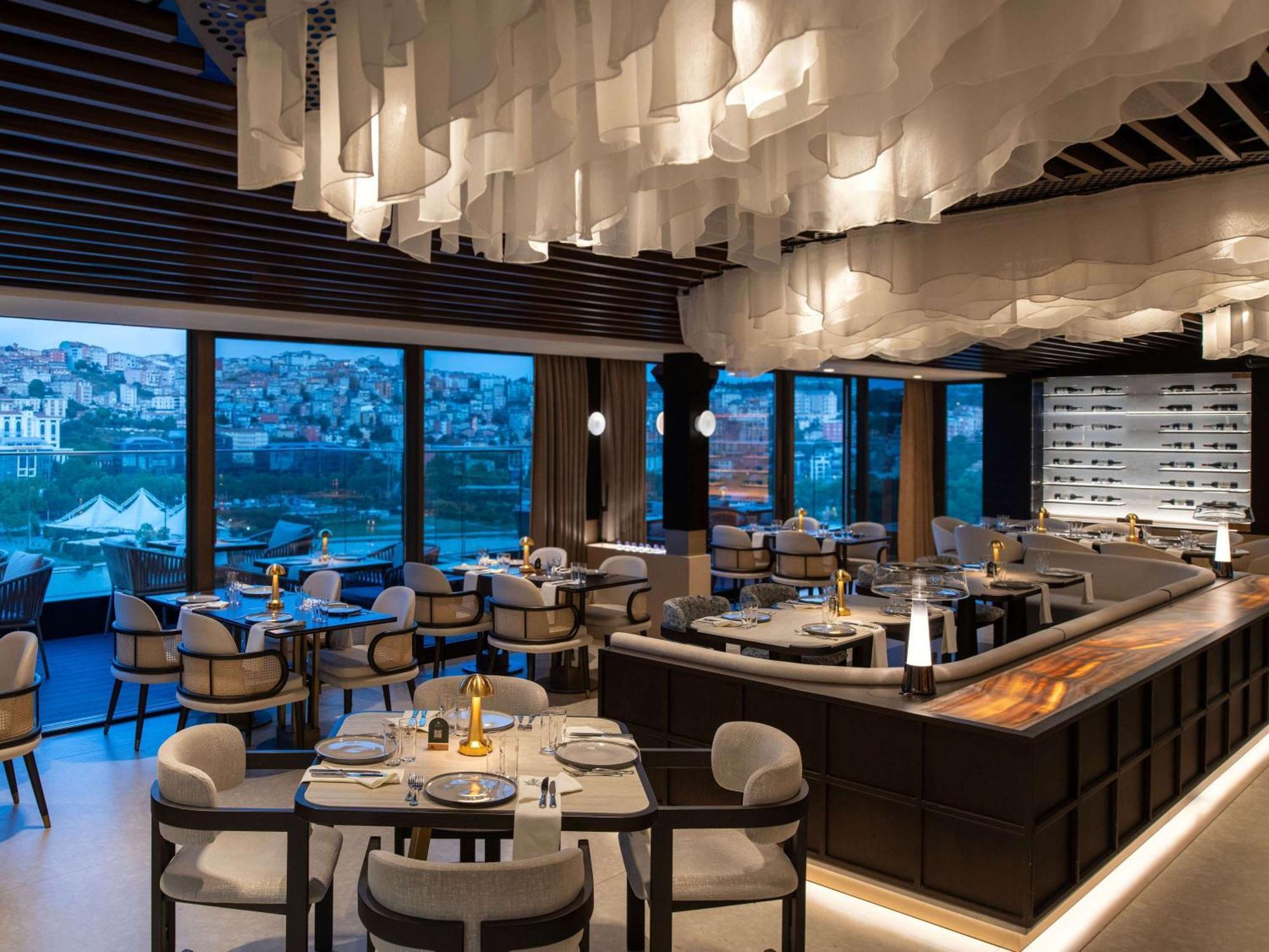 Moevenpick Istanbul Hotel Golden Horn Exterior photo The restaurant